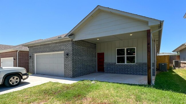 Photo - 605 Remington Ave