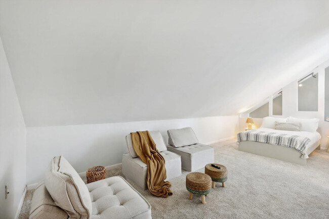 Building Photo - 12161 Hill Country Cir Rental