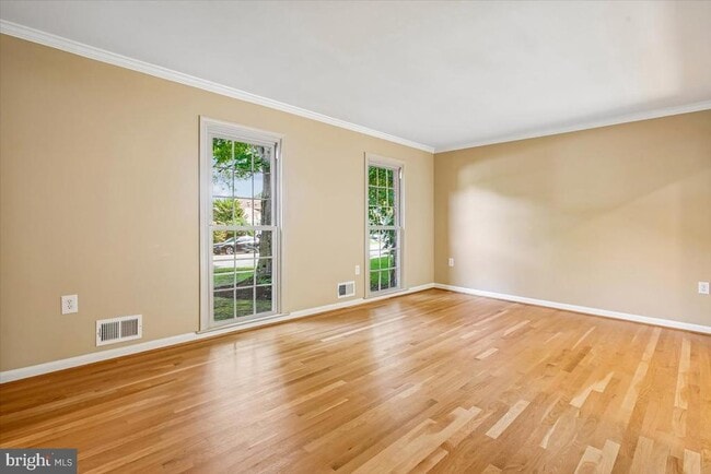 Photo - 1710 Chesterford Way
