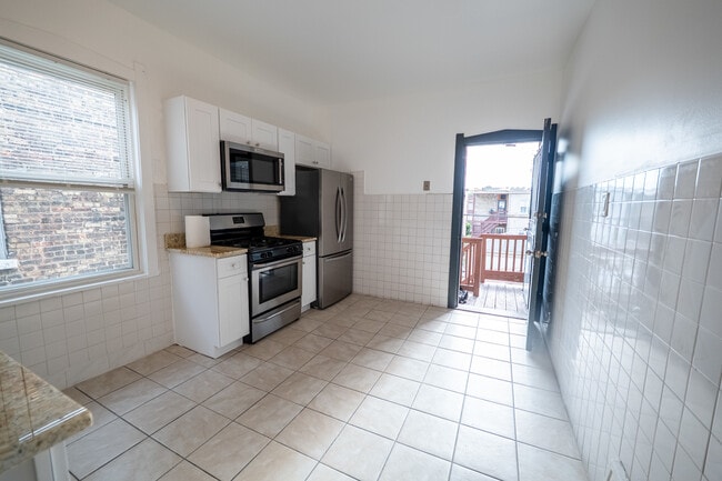 Photo - 1640 N Linder Ave Unit 2