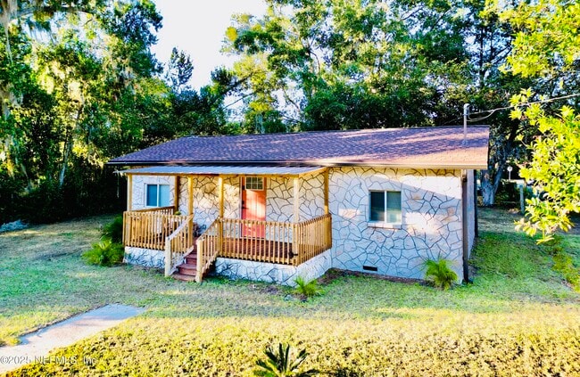 Building Photo - 18713 Charlotte Ave