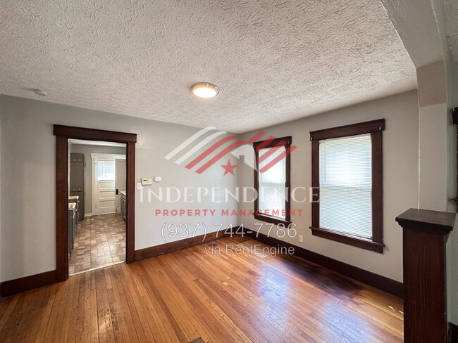 2720 Dwight Ave