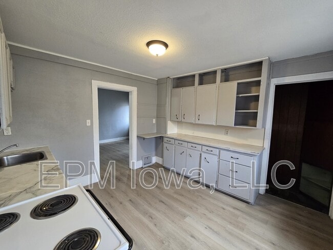 Building Photo - 714 W 1st St