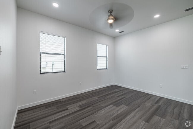 2BR, 2BA - 1,200 SF