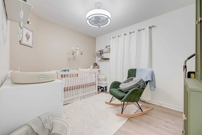 Photo - 1458 Bayview Ave