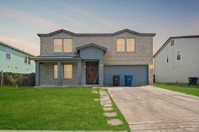 Photo - 668 NW Crossing Dr House