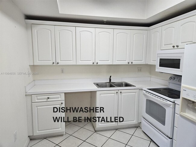 Photo - 3500 Coral Wy Unidad 510