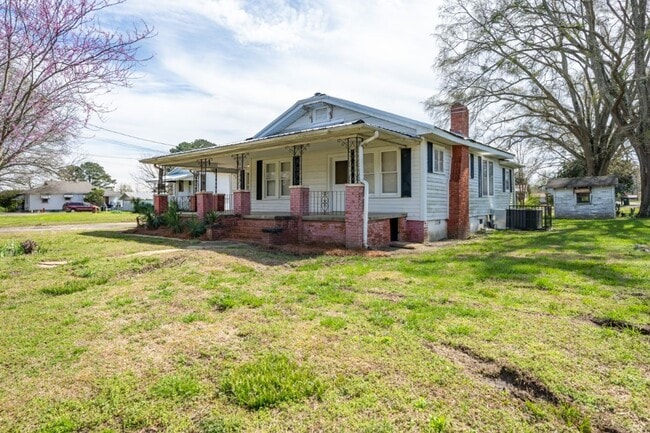 Photo - Rare Find Rock Creek – Space, Style & Storage!