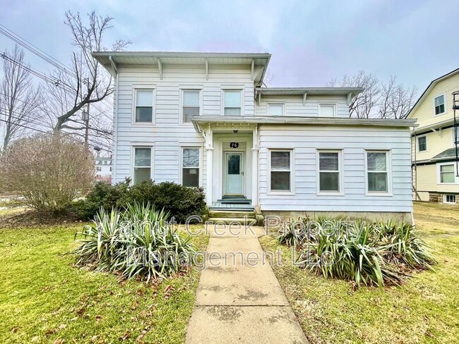 Photo - 76 E College St House
