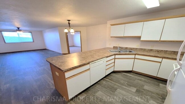 Photo - West Oaks Estate