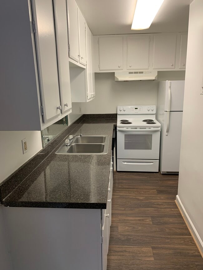 1BR - Kitchen