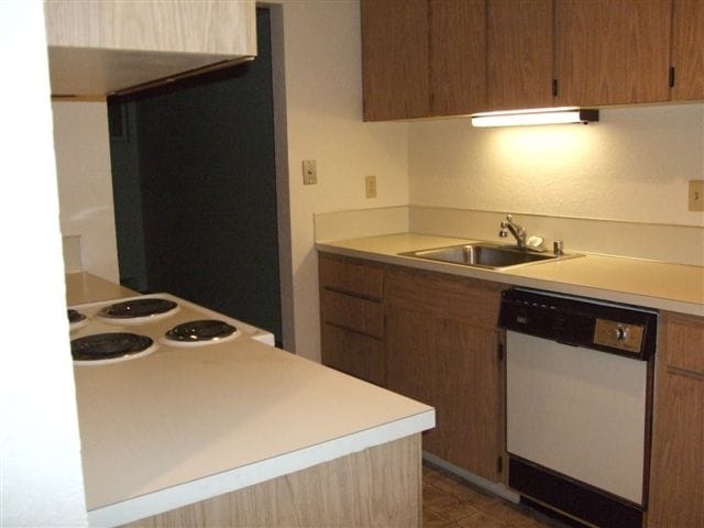 Kitchen - New Horizons Apartments