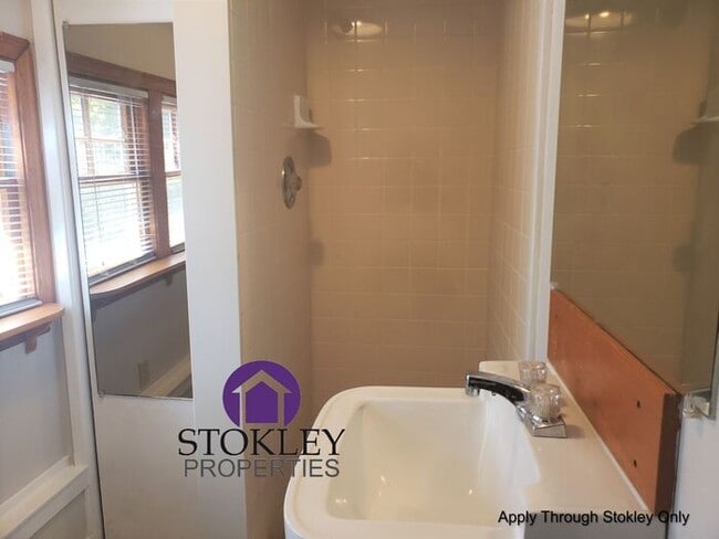 Photo - 2234 Oakvale Rd