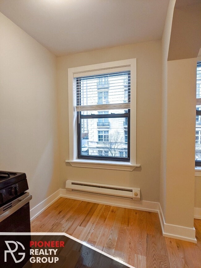 Photo - 429 W Roscoe St Unidad 1