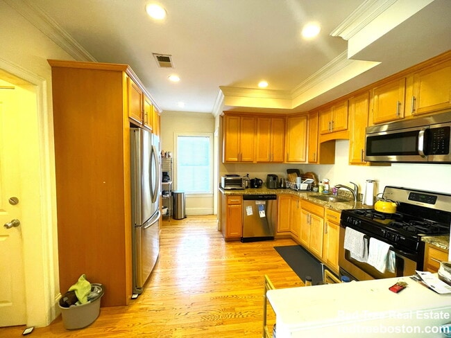 Photo - 27 Lothrop St Unit U2