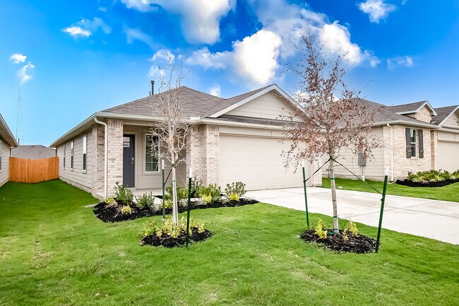 Photo - 490 Evergreen Sumac Loop