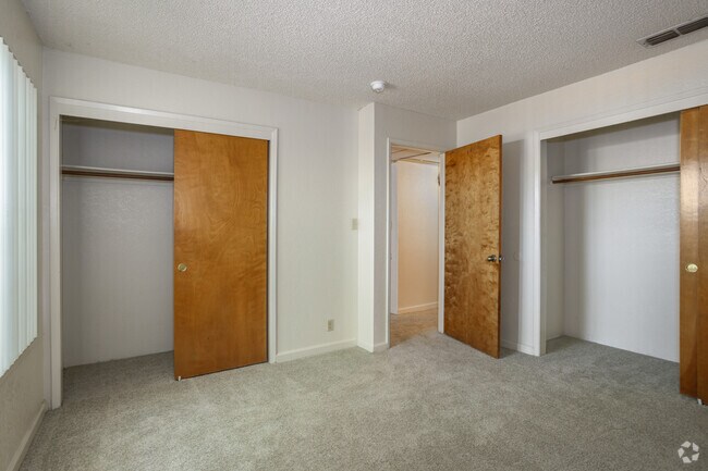 1BR, 1BA - 835SF