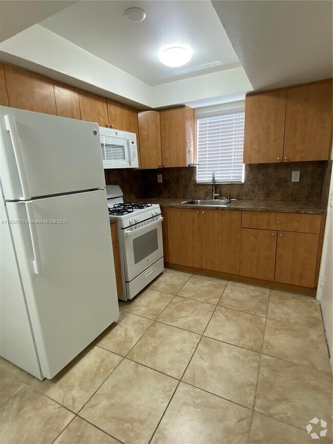 Building Photo - 6250 Bird Rd Unit B3 Rental