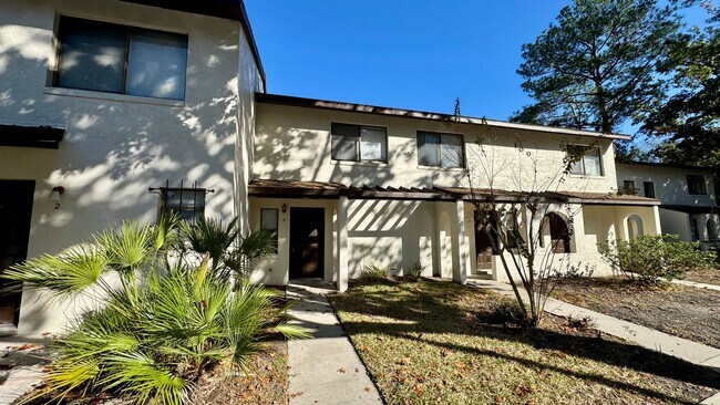 Building Photo - Spacious Townhome - Internet - Casablanca East!