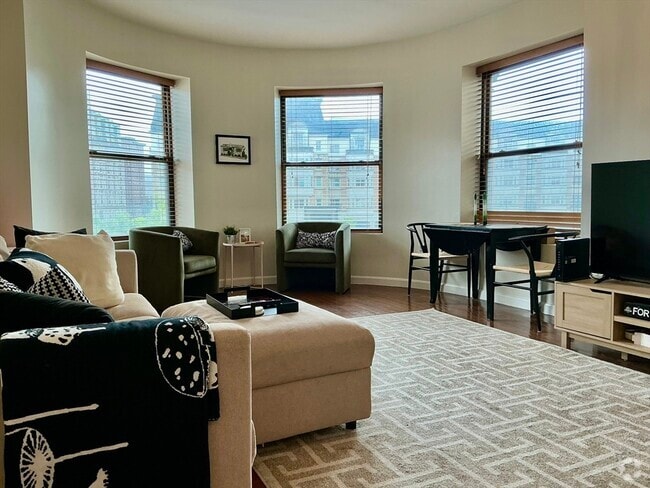 Building Photo - 636 Beacon St Unit 303 Rental
