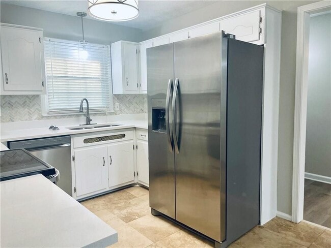 Photo - 637 Rae Dr SW