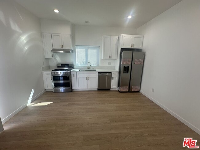 Building Photo - 1174 S Windsor Blvd