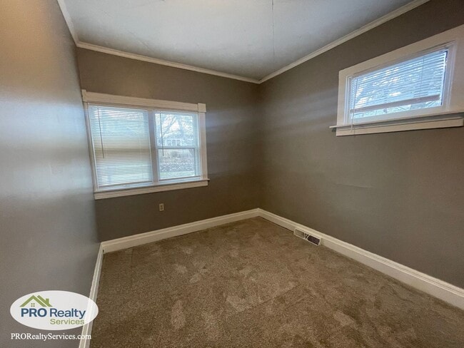 Photo - 264 Sidney St E