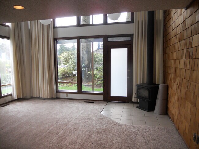 Photo - Spacious 2 bedroom 1 bath 1192 sq ft. Unit 1304.5