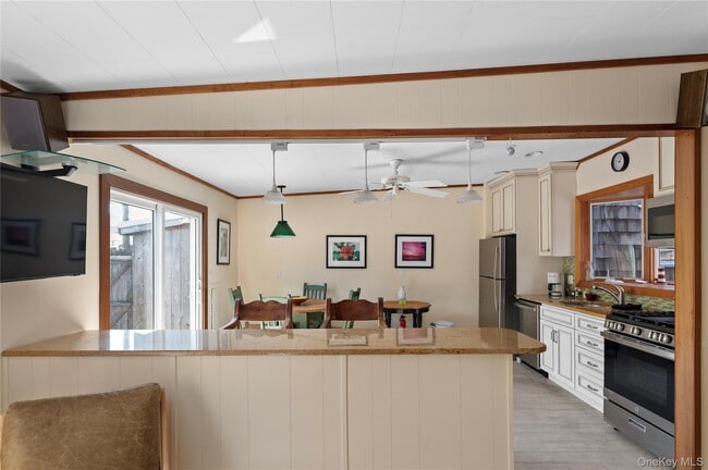 453 Dehnhoff Walk