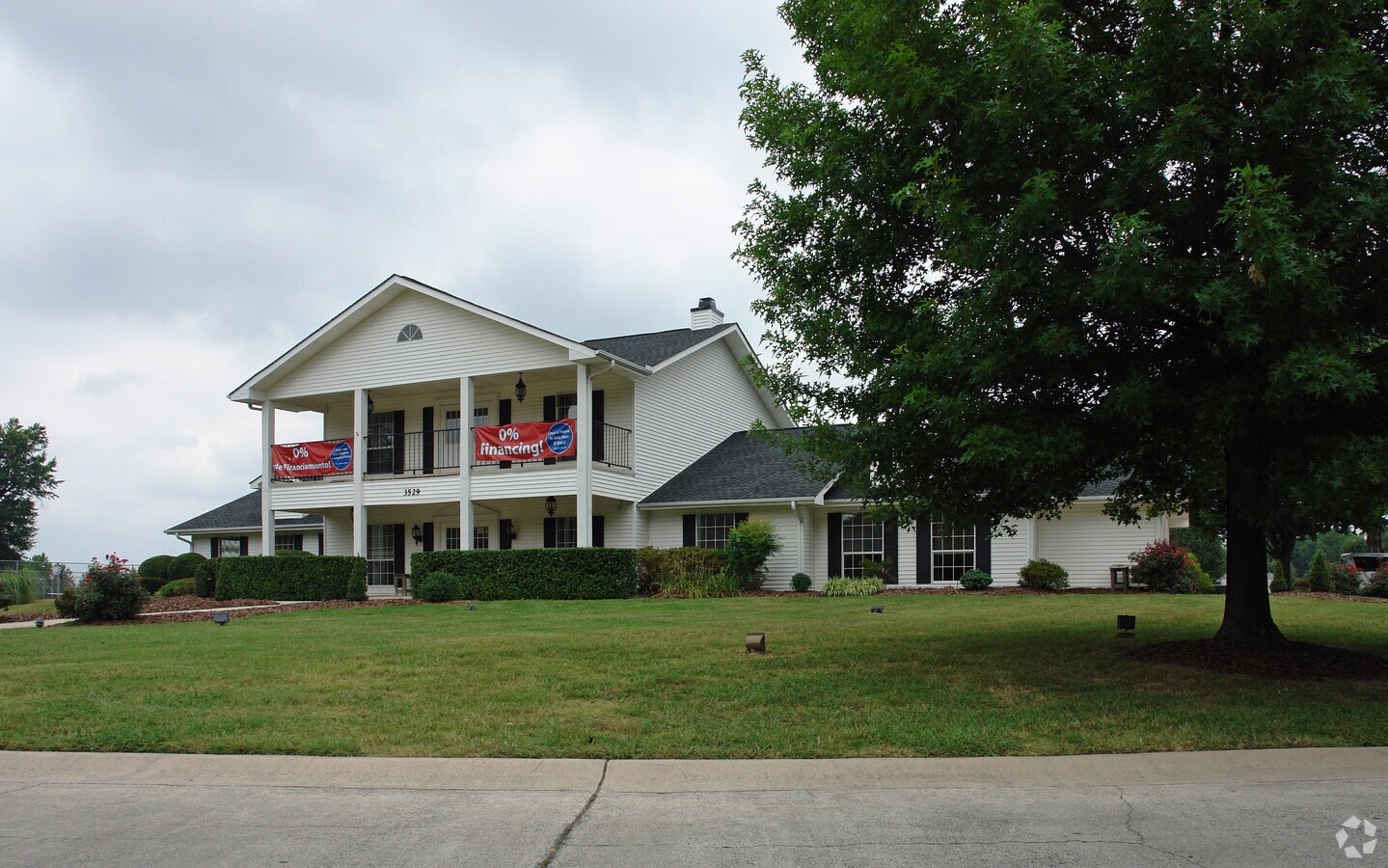 McConnell Crossing - McConnell Crossing Apartments