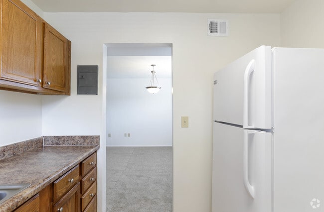 1BR, 1BA - 717 SF - Oakridge Manor Apartments