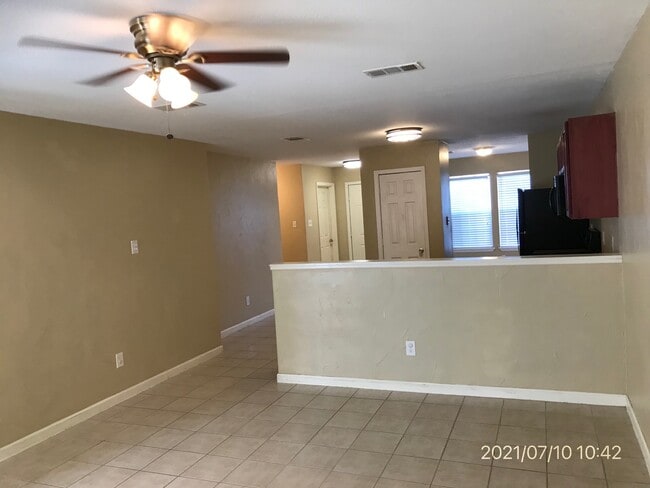 Photo - 701 Live Oak Dr