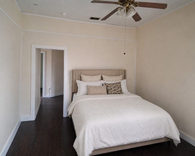 Building Photo - 704 S Anglin St Unit Private Guest Suite