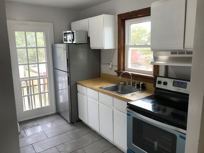 Building Photo - 24 Hamilton Ave Unit B