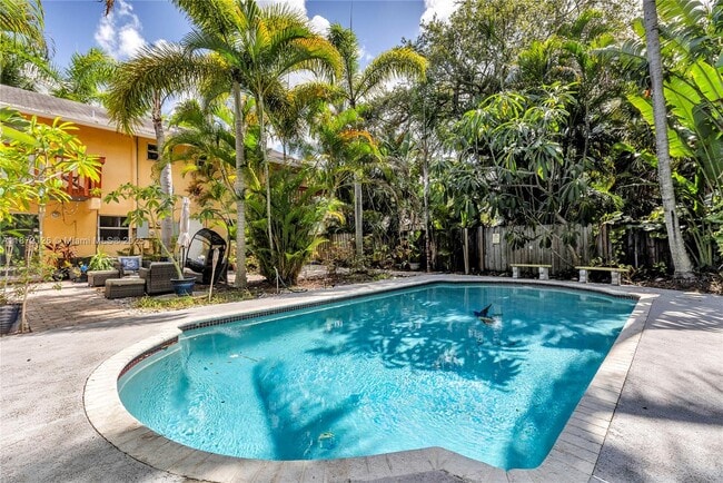 Building Photo - 307 SW 11th Ct Rental