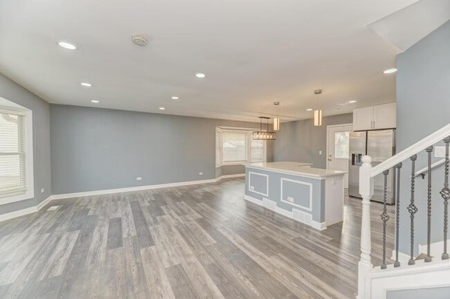 Photo - 585 Cambridge Way