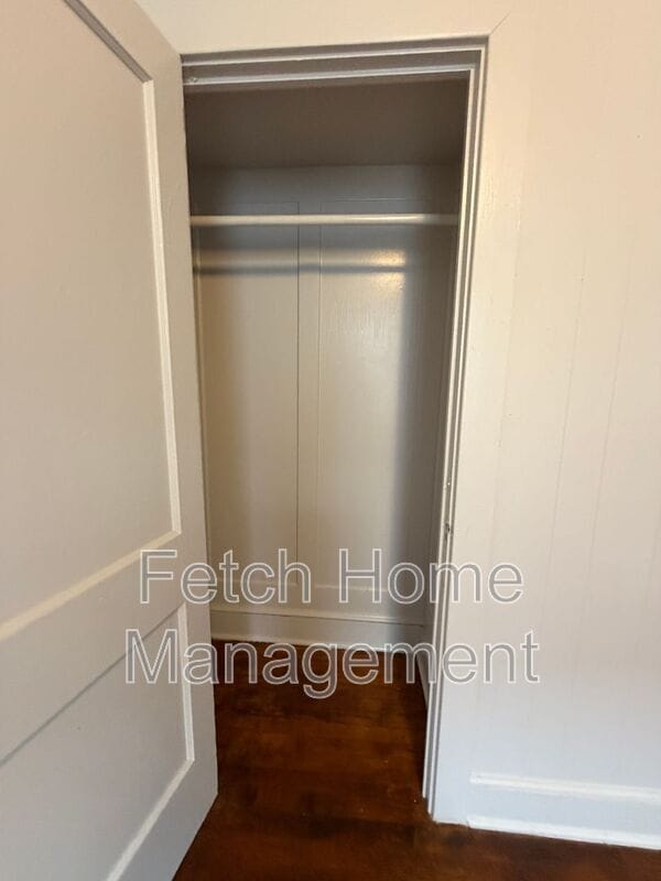 Photo - 422 W King St