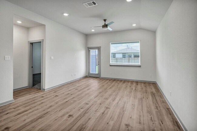 Photo - 108 Windsor Blvd