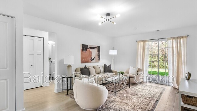 Photo - 4434 Trumbull St