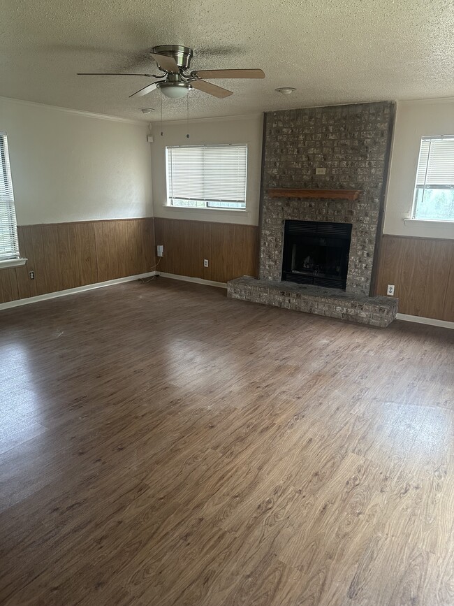 Photo - 511 Highcrest Dr