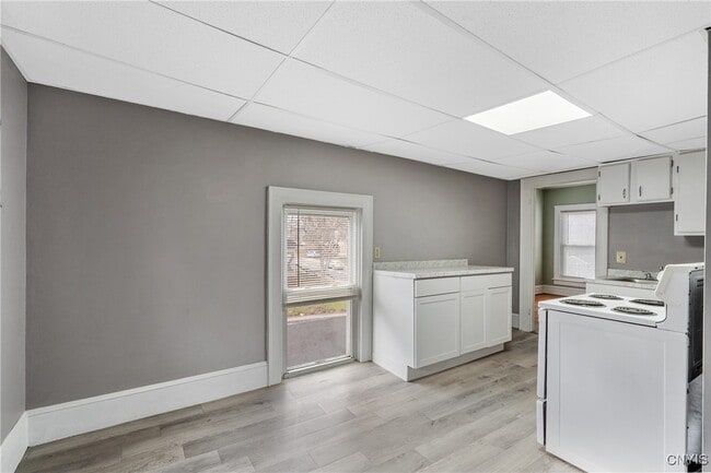 Photo - 402 Oneida St