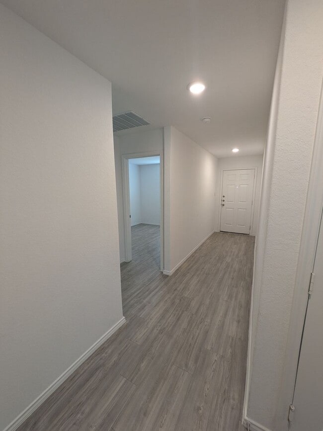 Photo - Fresh and Clean in New Braunfels!!