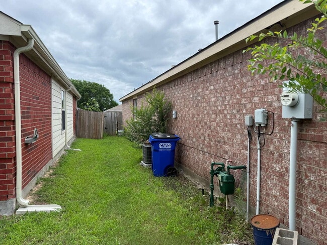 Photo - 1100 Alexandria Dr