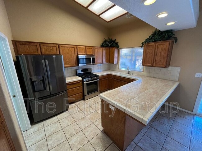 Photo - 1672 W Julieanne Ave