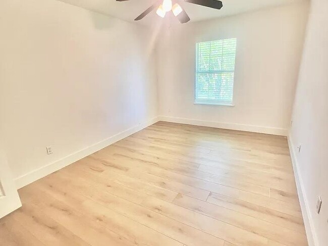 Photo - 1121 Charlton Rd