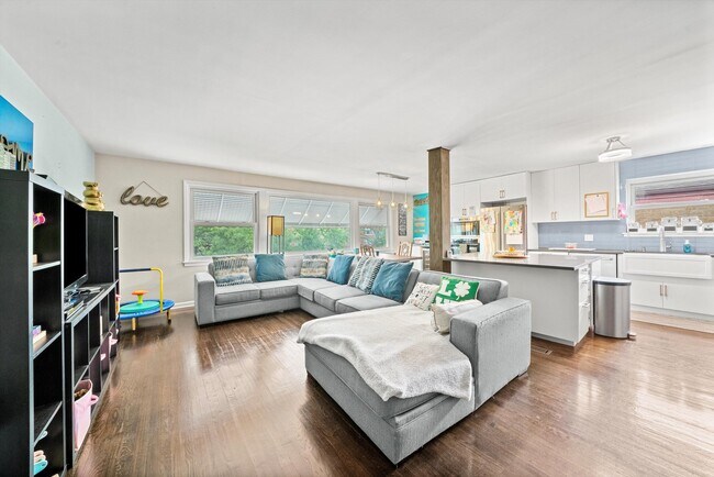 Photo - 8819 N Wisner St Unidad 2