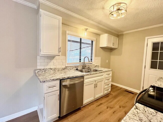 Photo - 848 Southview Dr