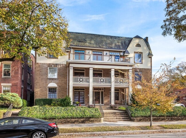Building Photo - ADORABLE CONDO ON ARTHUR ASHE BOULEVARD Unit 1