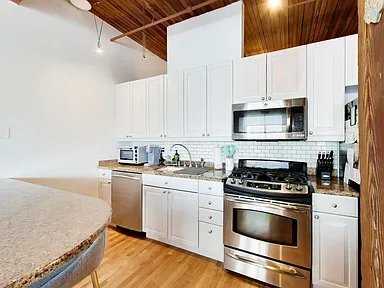 Photo - 550 N Kingsbury St Unit 421