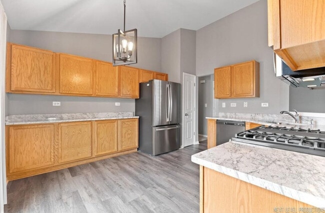 Photo - 533 Metropolitan St